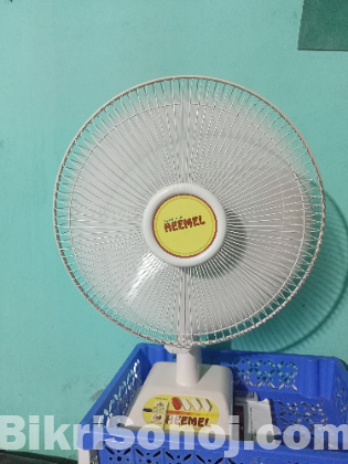 সুন্দর একটি হিমেল টেবিল ফ্যান বিক্রি হবে।